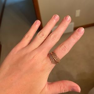 Pandora ring feather